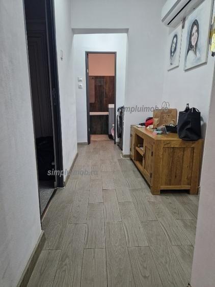 Apartament cu 3 camere decomandat, mobilat în Tei