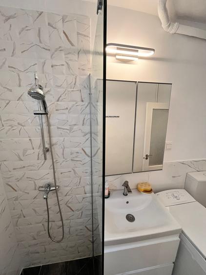 Apartament cu 3 camere semidecomandat în Grigorescu