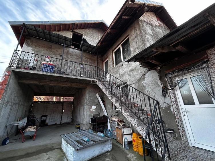 Casă cu Teren 454 Mp în Central