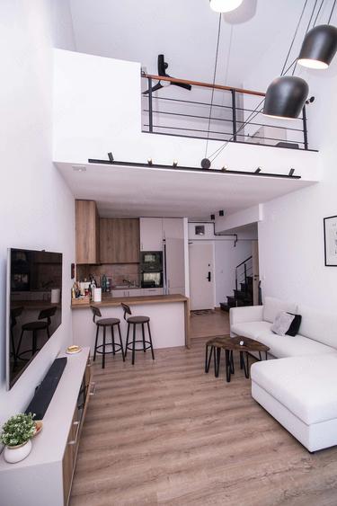 Apartament cu 3 camere semidecomandat, mobilat în Sud