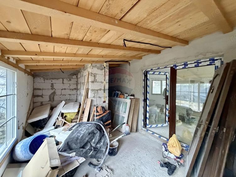 Casă cu 4 camere cu Teren 418 Mp în Golești