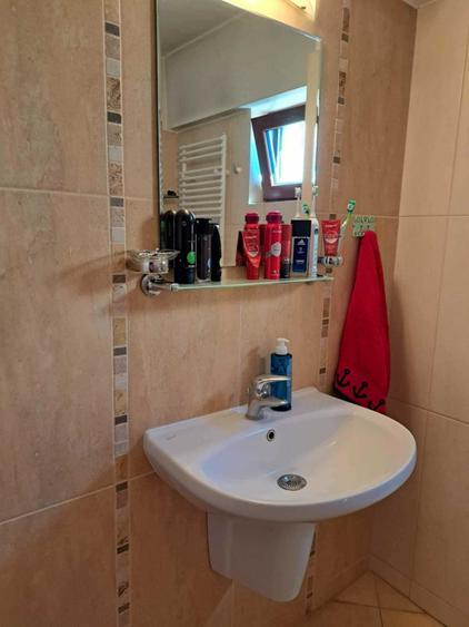 Apartament cu 4 camere decomandat în Confecții