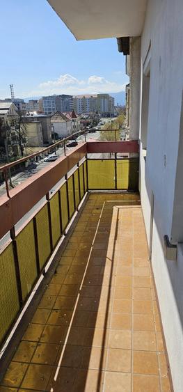 Apartament cu 4 camere decomandat în Calea Dumbrăvii