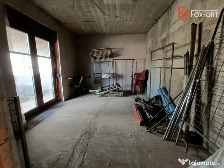 Casă cu 6 camere cu Teren 1088 Mp în Chișoda