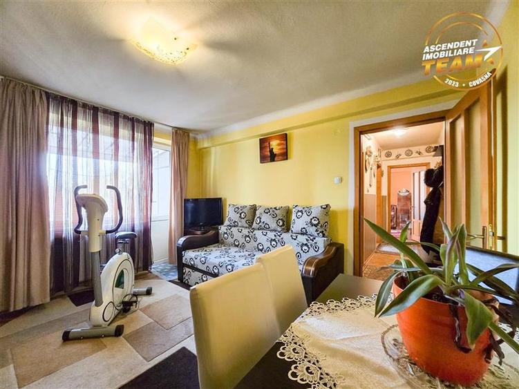 Apartament cu 2 camere decomandat în Lenin