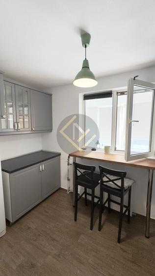 Apartament cu 3 camere semidecomandat, mobilat în P-ța Muncii
