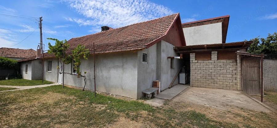 Casă cu 3 camere cu Teren 908 Mp în Central