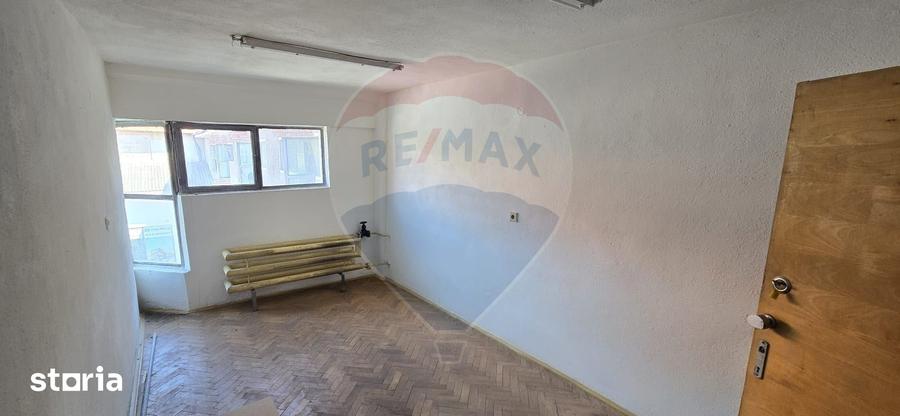 Spațiu comercial, de 250 mp, în Industrială