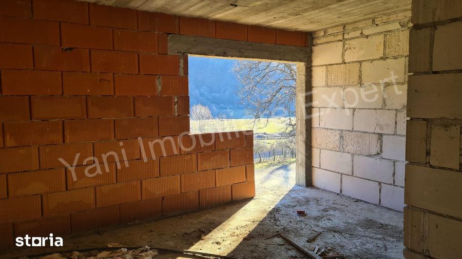 Casă cu Teren 795 Mp în Corbeni