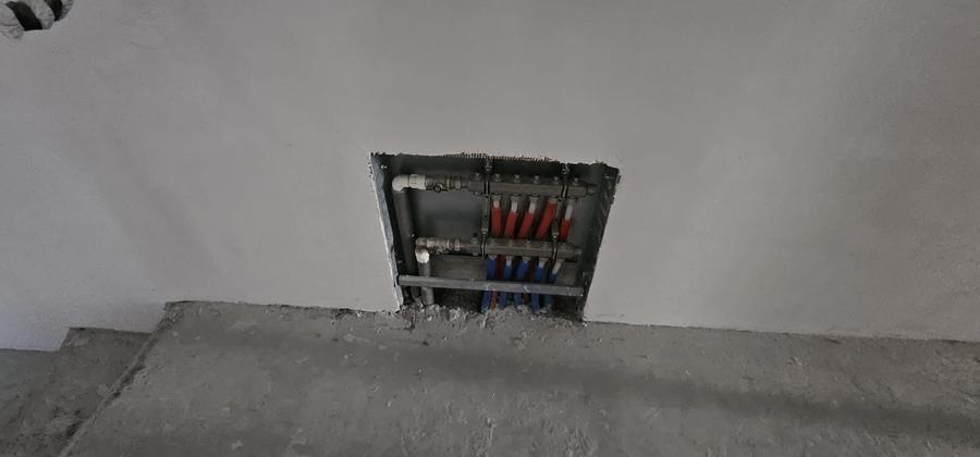 Casă individuală cu 9 camere cu Teren 164 Mp în Central