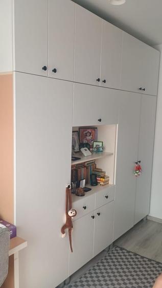 Apartament cu 3 camere semidecomandat în Central