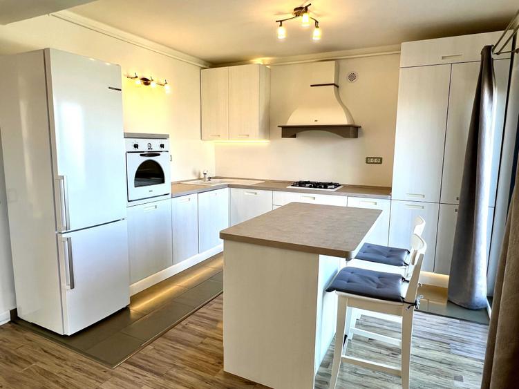 Apartament cu 4 camere decomandat în Exterior Vest