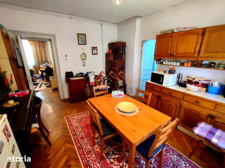 Casă cu 10 camere cu Teren 355 Mp în Ana Ipătescu