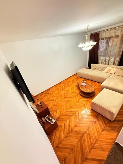 Apartament cu 4 camere decomandat în Central