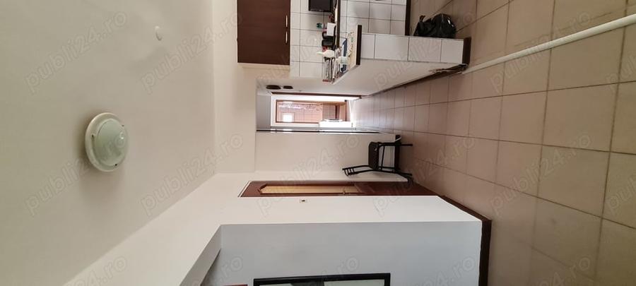 Apartament cu 3 camere decomandat în Cetate