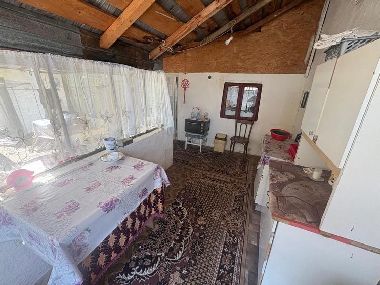 Casă individuală cu 6 camere cu Canalizare în Fundeni