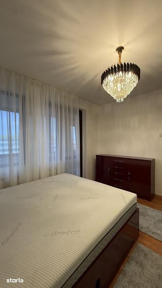 Apartament cu 3 camere semidecomandat în Centrul Civic
