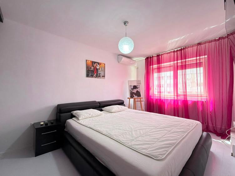 Apartament cu 3 camere decomandat în Girocului
