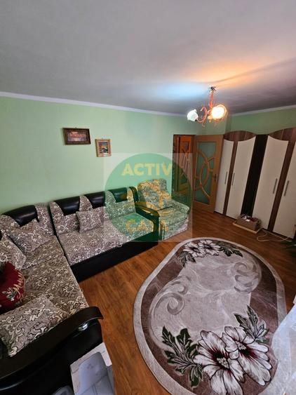 Apartament cu 3 camere decomandat în Est