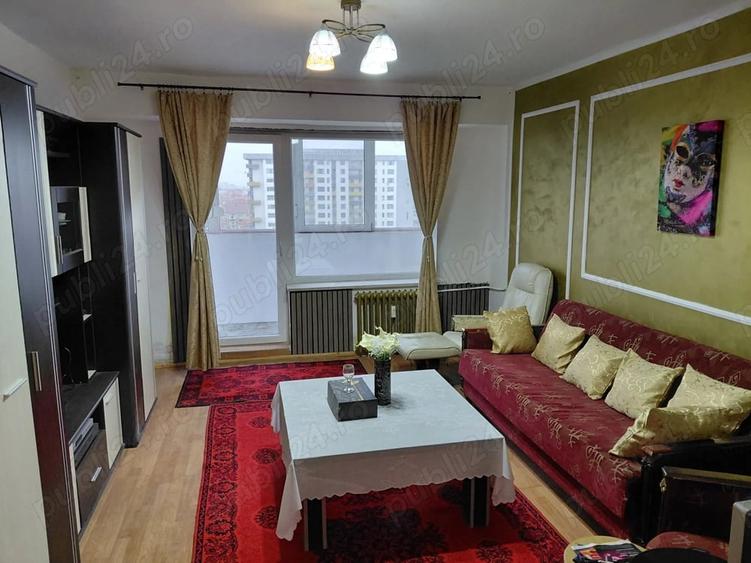 Apartament cu 3 camere decomandat în Polivalentă