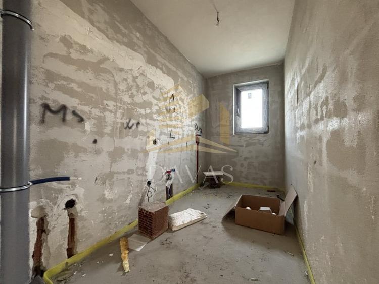 Apartament cu 3 camere semidecomandat în Baciu