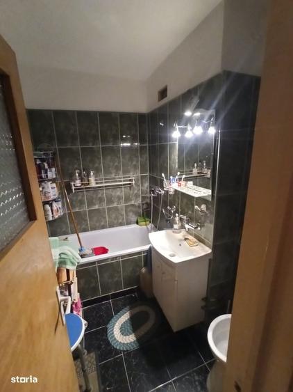 Apartament cu 2 camere semidecomandat în Craiovei