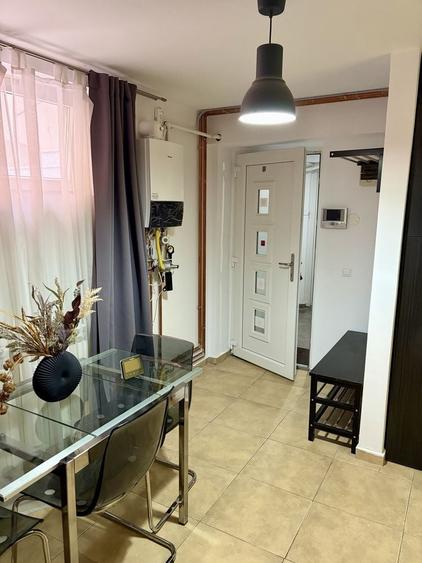Apartament cu 2 camere decomandat, mobilat în Central