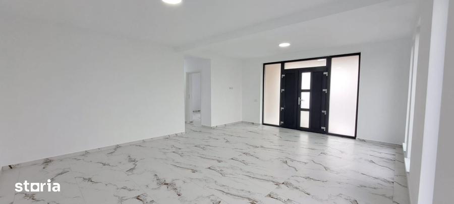 Casă cu 3 camere cu Teren 500 Mp în Săbăreni