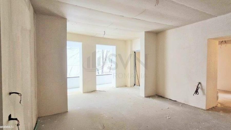 Apartament cu 4 camere semidecomandat în Mihai Bravu