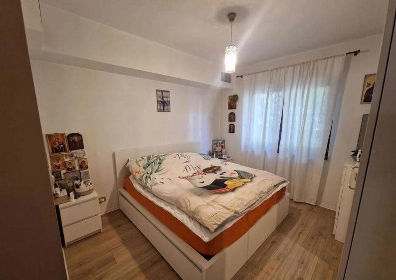 Casă cu 5 camere cu Teren 240 Mp în Barbu Văcărescu