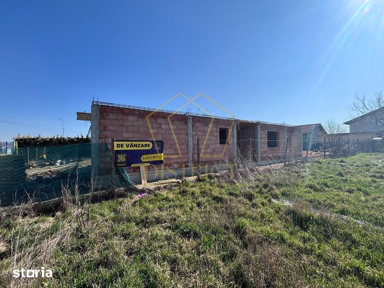 Casă cu 4 camere cu Teren 351 Mp în Soarelui