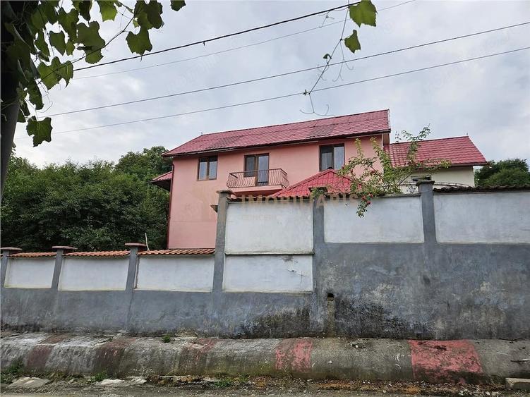 Casa individuala de vanzare + 7 ari de teren, Grosi - 2