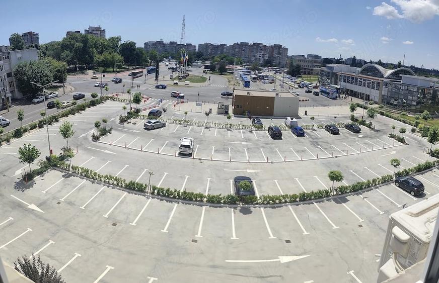 Apartament cu 3 camere semidecomandat în Gara