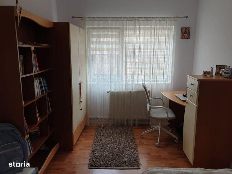 Apartament cu 3 camere decomandat în Conțești