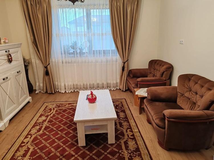 Casă cu 4 camere în Cazasu