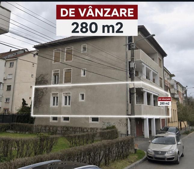 Apartament cu 4 camere decomandat în Central