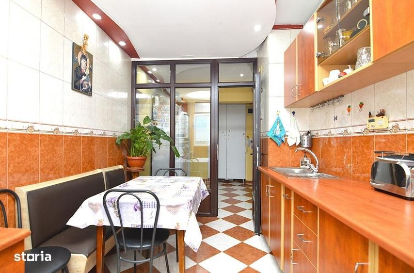 Apartament cu 4 camere decomandat în Sud