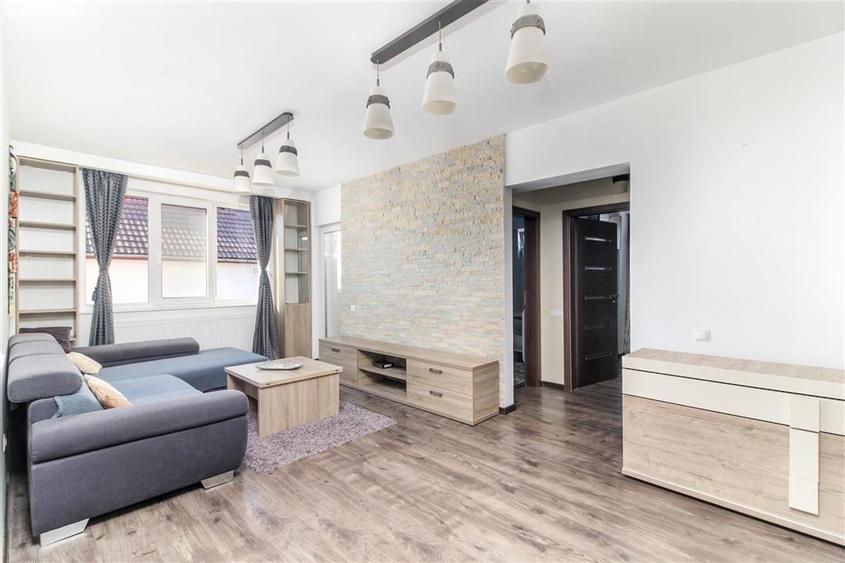 Apartament cu 3 camere semidecomandat, mobilat în Andrei Mureșanu
