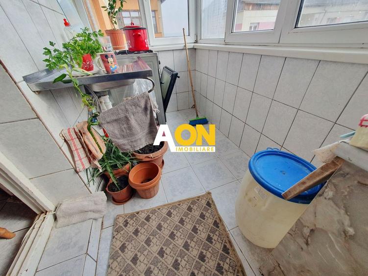 Apartament cu 3 camere decomandat în Cetate