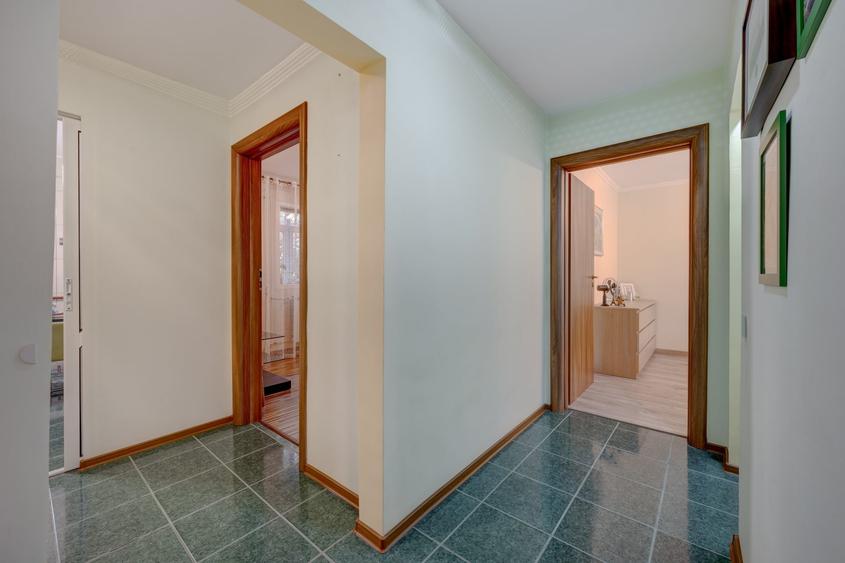 Apartament cu 3 camere decomandat în Berceni