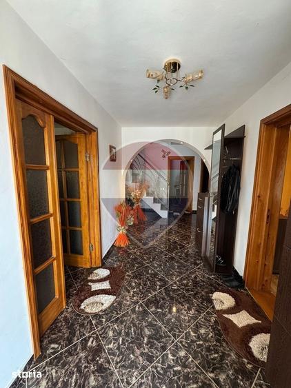 Casă cu 6 camere cu Teren 1526 Mp în Bolotești