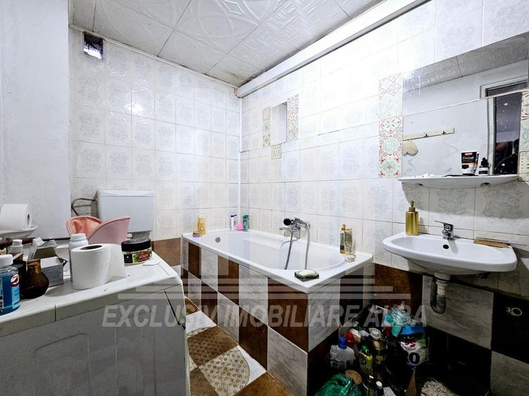 Casă individuală cu 6 camere cu Canalizare în Sud-Vest