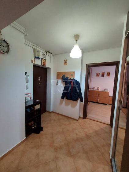 Apartament cu 3 camere decomandat, mobilat în Titan