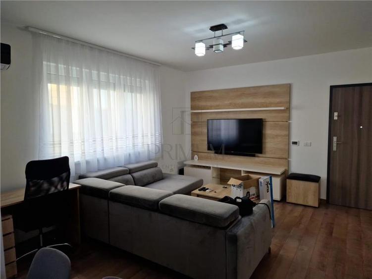 Apartament cu 3 camere decomandat, mobilat în Dumbrăvița