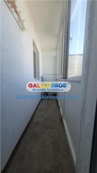 Apartament cu 3 camere decomandat în Drumul Taberei
