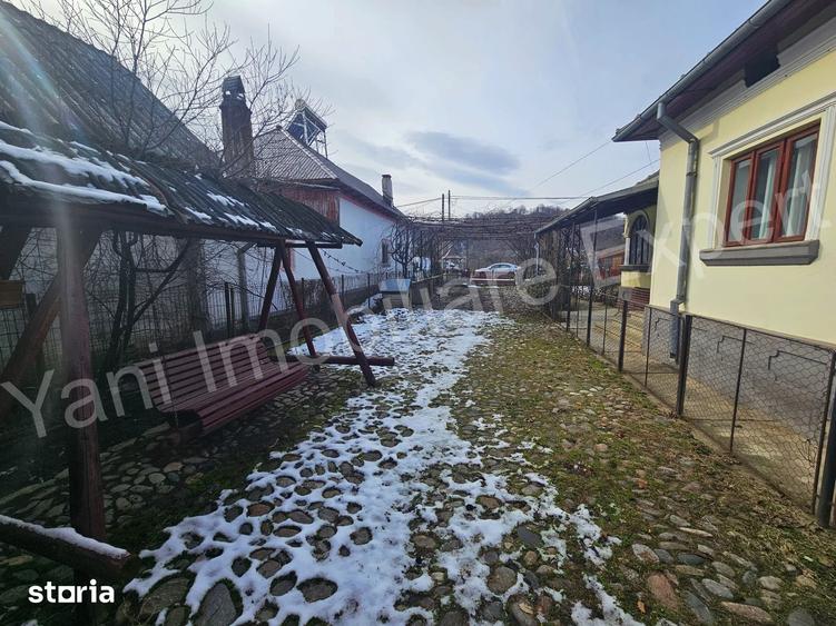 Casă cu 3 camere cu Teren 1378 Mp în Corbeni