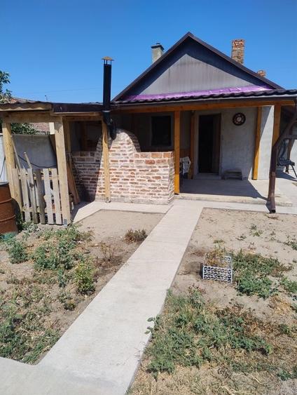 Casă cu 3 camere în Peregu Mic