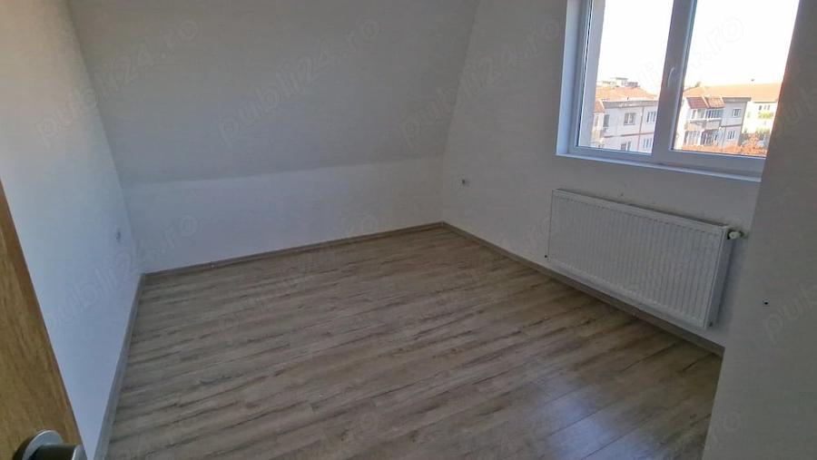 Apartament cu 3 camere decomandat în Aradului