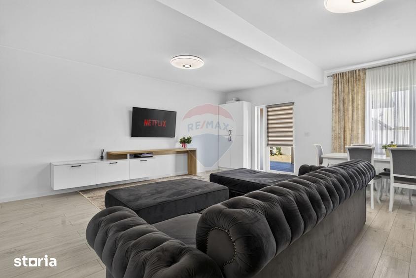 Casă cu 8 camere cu Teren 491 Mp în Central