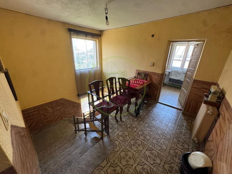 Casă individuală cu 5 camere cu Canalizare în Central